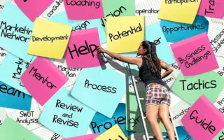 Pessoa analisando investimentos em escritório para escolher entre C-Pro I e C-Pro R