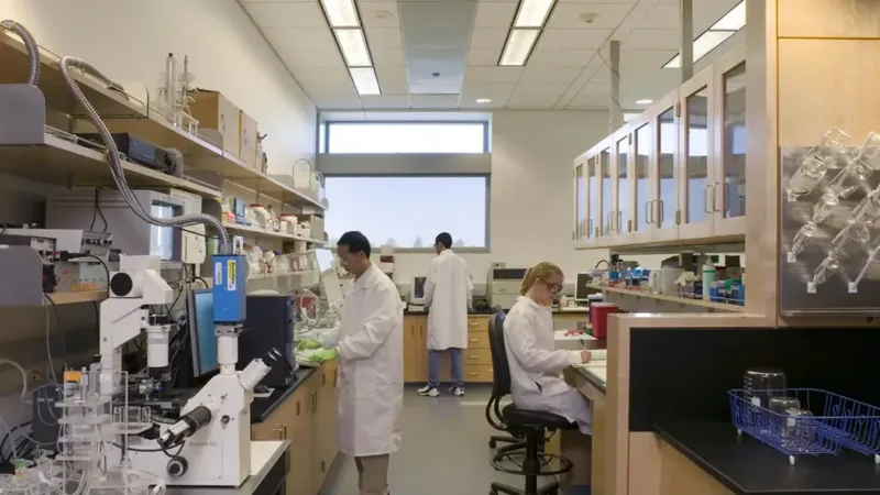 Laboratório de biomedicina relacionado ao concurso CFBM 2026