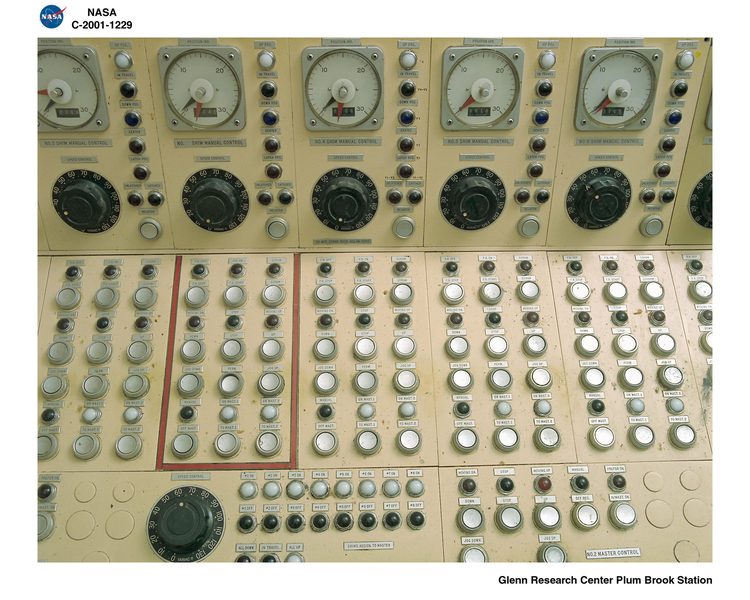 Painel de controle industrial que representa atividades do curso técnico em Automação Industrial