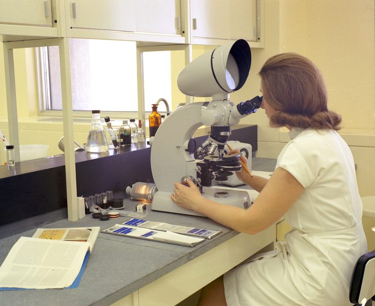 Controle de qualidade e análise de alimentos em laboratório