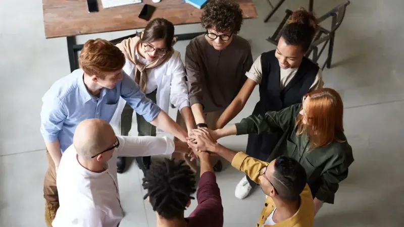 Curso técnico em Administração: estudantes analisam uma atividade de estágio e rotina profissional