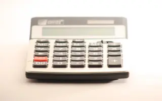 Curso técnico em Administração ou Contabilidade: calculadora e documentos de trabalho