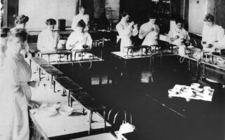 Curso técnico em Alimentos em laboratório de análise de alimentos
