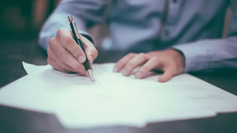 Documentos de curso técnico usados para conferir requisito de concurso público