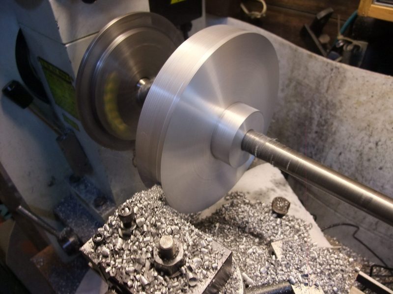 Curso técnico em Mecânica com torno em oficina de usinagem
