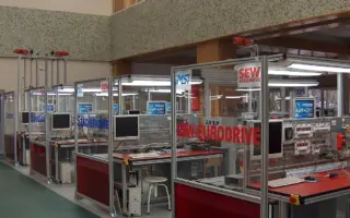 Laboratório de mecatrônica para curso técnico em Mecatrônica