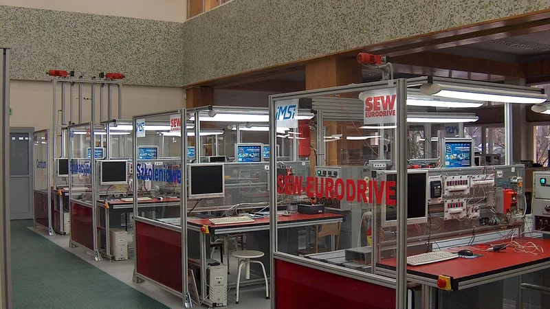 Laboratório de mecatrônica para curso técnico em Mecatrônica
