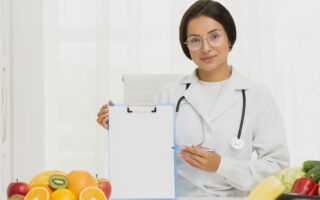 Curso técnico em Nutrição e Dietética com alimentos e preparo em cozinha profissional