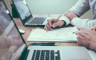 Imagem destacada para técnico em administração atuando em processos de licitação