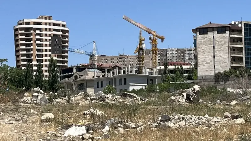 Imagem de destaque: curso técnico em Edificações e canteiro de obras