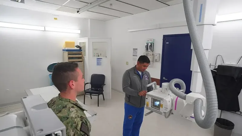 Imagem destacada: técnico em radiologia em ambiente de trabalho