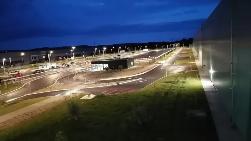 Imagem destacada sobre curso técnico em logística em um armazém