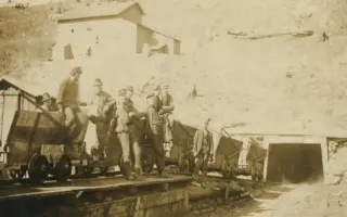 Trabalhadores em uma mina, referência visual para técnico em Segurança do Trabalho na mineração