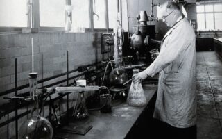 Curso técnico em Farmácia: requisitos e onde estudar: imagem relacionada à formação e ao trabalho na área