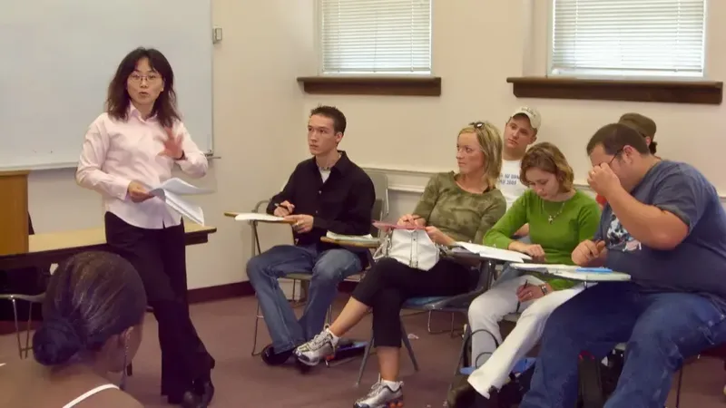 Curso técnico e consulta no SISTEC: estudantes em sala de aula
