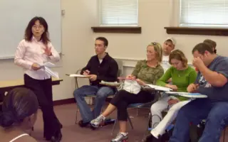 Curso técnico e consulta no SISTEC: estudantes em sala de aula