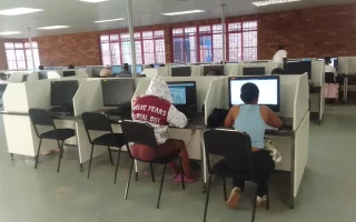 Imagem de estudantes em laboratório de informática relacionada ao processo seletivo SETEC Presidente Prudente 2026