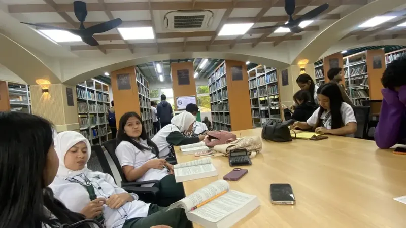 Imagem de contabilidade e auditoria com documentos financeiros sobre uma mesa