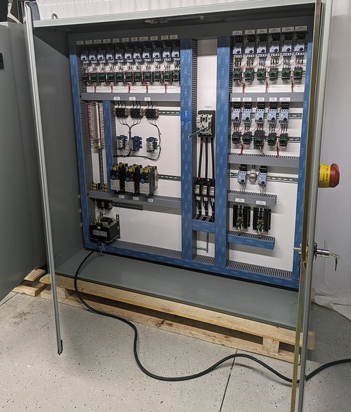 Painel de controle industrial relacionado ao curso técnico em eletromecânica