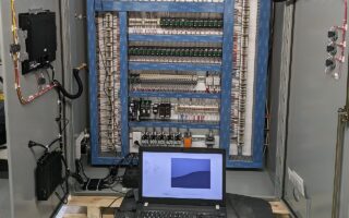 Painel elétrico usado em atividade de técnico em eletromecânica