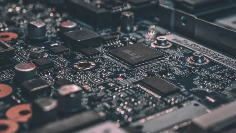 Imagem de circuito eletrônico para ilustrar o curso técnico em Informática e a área de concursos