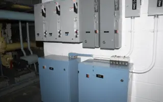 Painel de controle industrial associado ao trabalho do técnico em Instrumentação Industrial