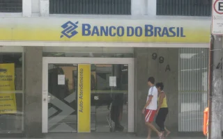 Imagem de destaque do concurso Banco do Brasil 2026, mostrando uma agência do Banco do Brasil.