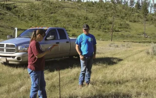 Técnico em Meio Ambiente usando GPS em levantamento de campo