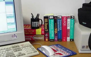 Computador em ambiente de trabalho, imagem relacionada ao tratamento de dados pelo Técnico em Serviços Públicos