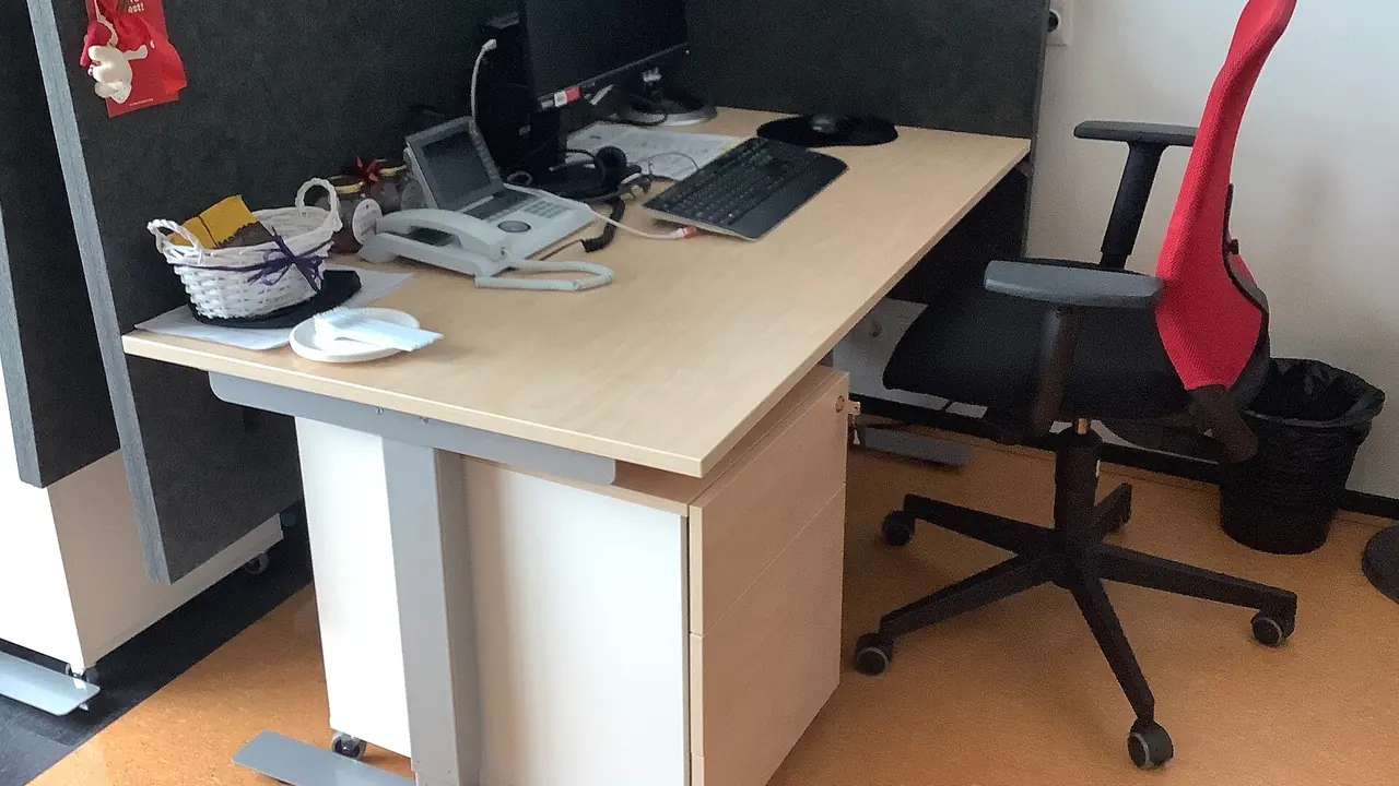 Ergonomia no trabalho: mesa, cadeira e posto de trabalho ajustado