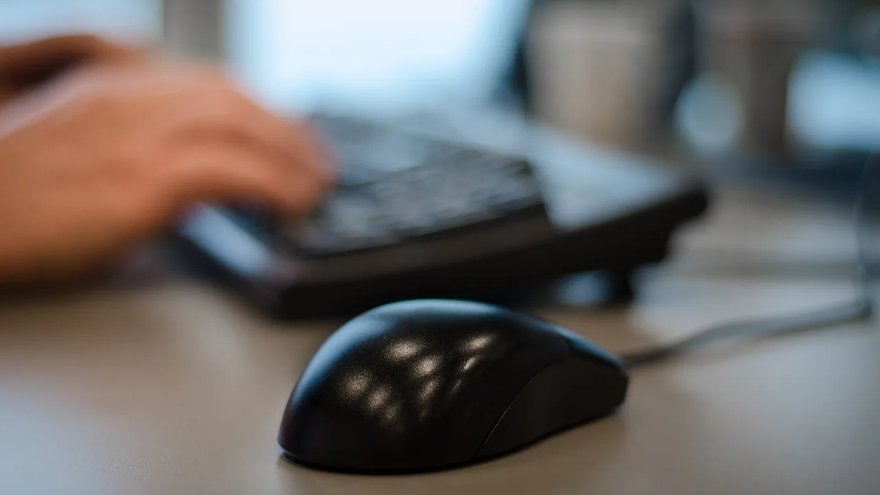 Técnico em Administração em rotina administrativa de departamento pessoal