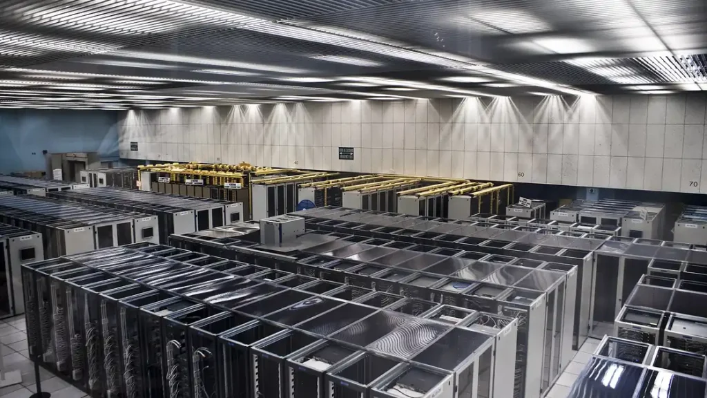 Sala de servidores para ilustrar cibersegurança e Técnico em Informática