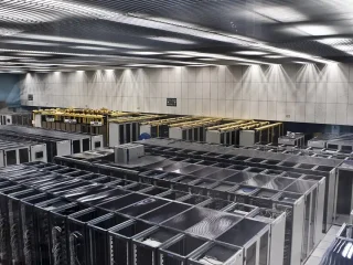 Sala de servidores para ilustrar cibersegurança e Técnico em Informática