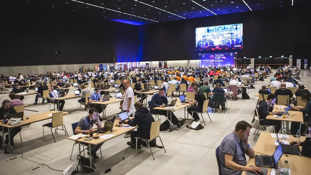Técnico em Informática trabalhando com testes de software