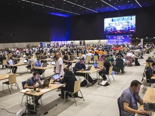 Técnico em Informática trabalhando com testes de software